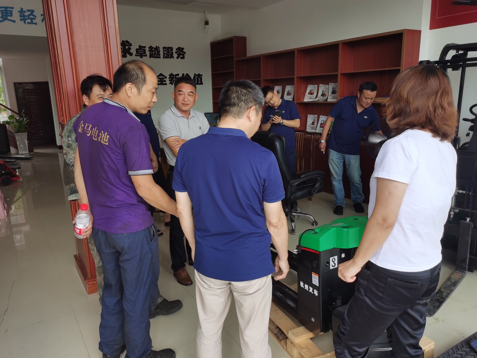 歡迎總部領(lǐng)導(dǎo)蒞臨指導(dǎo)，為我司員工進行現(xiàn)場實操技能培訓(xùn)(圖7)